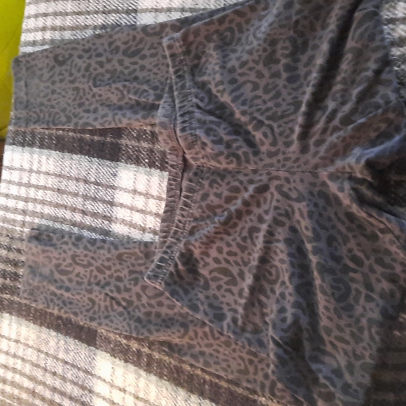 OLD NAVY LEGGINGS WOMEN'S SIZE SMALL. - Picture 2 of 4